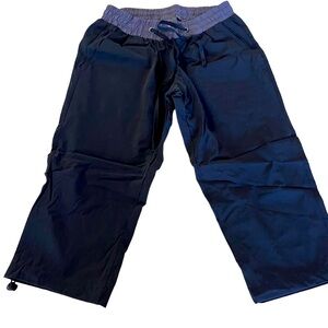 Small black quickly dry capris